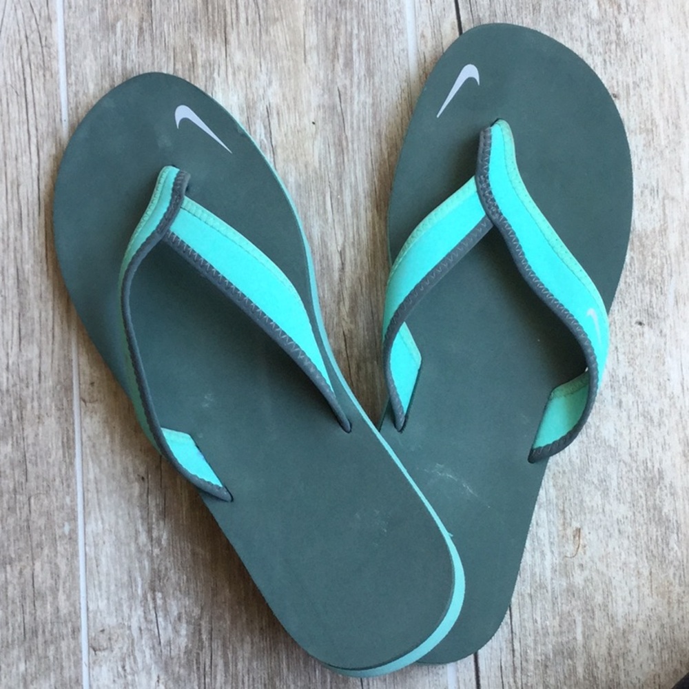 Nike foam flip flops / slippers size 8